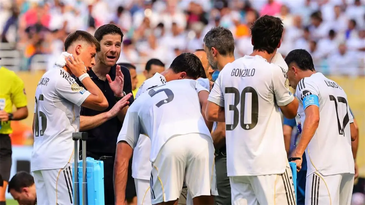 صفقة غير متوقعة.. ريال مدريد يسعى لتعزيز مركز الظهير الأيمن 2025